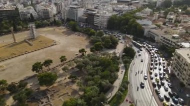 Atina şehir merkezindeki Trafiğin İnsansız Hava Görüntüsü, Yunanistan 4K