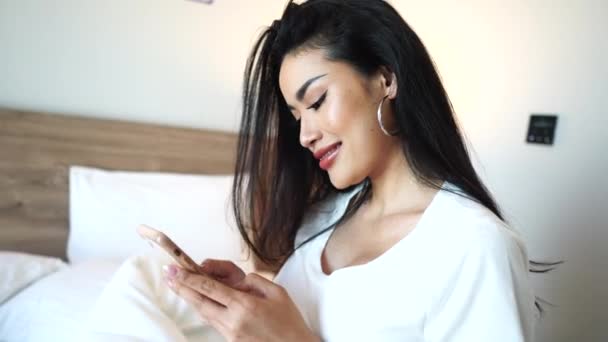 Portrait Beautiful Asian Woman Texting Smartphone Bed Bright Morning — Stock Video