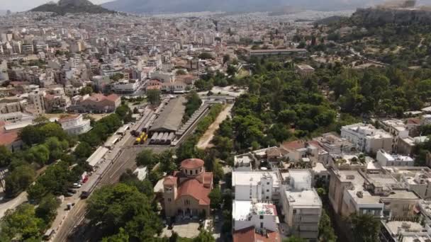 テシソ地下鉄駅とアテネの古代アゴラの空中ビューギリシャのダウンタウンの近所 ドローンショット4K — ストック動画