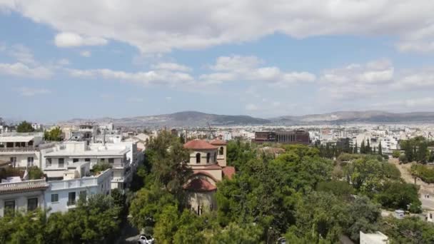 Ortodox Templom Thissio Belvárosában Szomszédságában Athén Görögország Drone Aerial Revealing — Stock videók