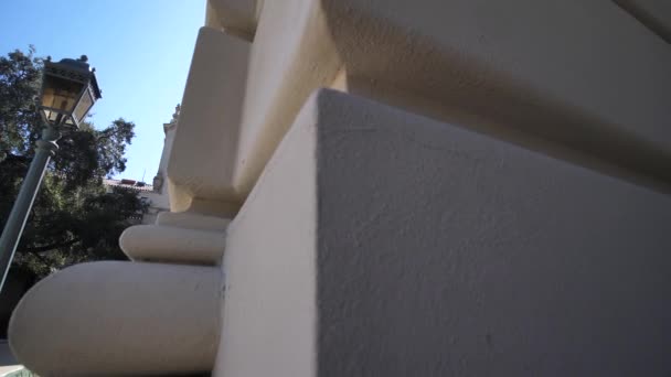パサデナ市役所コートヤード カリフォルニア州 アメリカスローモーションビューを明らかに 晴れた日に風景ランドマーク — ストック動画