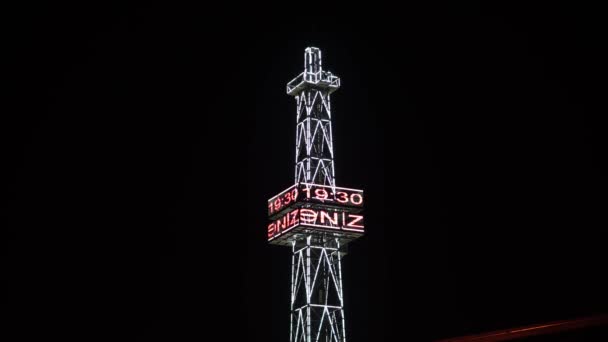 Wieża Zegarowa Baku Nocą Azerbejdżan Informacje Czasie Temperaturze Zbliżenie — Wideo stockowe