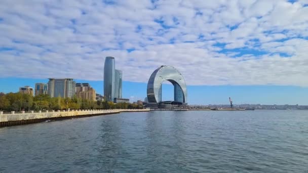 Baku Seaside Azerbajdzjan Moderna Byggnader Crescent Bay Och Promenade Milli — Stockvideo