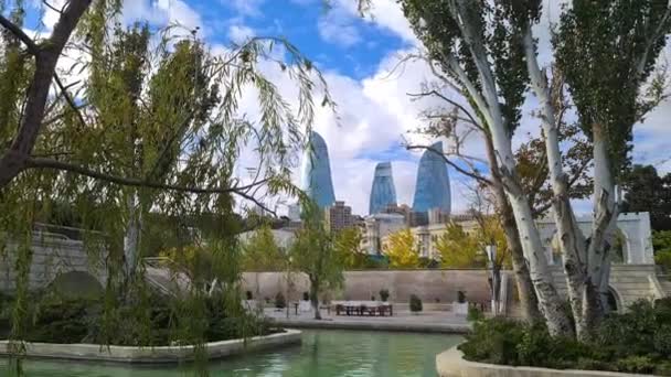 Wieże Płomieniowe Mała Wenecja Baku Azerbejdżan Zabytki Miasta Jesienią — Wideo stockowe