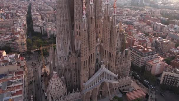 Barcelona Spanyolország Aerial View Sagrada Familia Iconic Church Cathedral Morning — Stock videók
