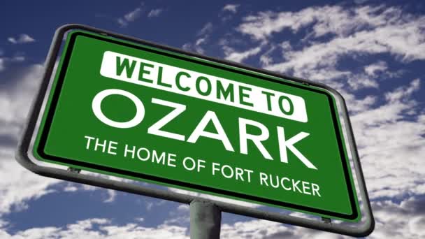 オザークへようこそ アラバマ フォートラッカーの家 スローガン 米国の道路標識は 現実的な3Dアニメーションを閉じます — ストック動画