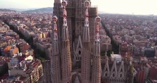 Barcellona Spagna Sagrada Familia Close Orbiting Aerial View Iconic Landmark — Video Stock