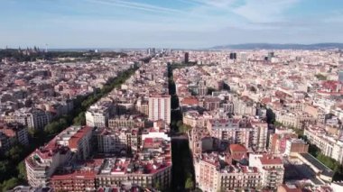 Barselona, İspanya, Binalar ve Skyline 'ın Merkez Konut Mahallesi Hava Görüntüsü 4K