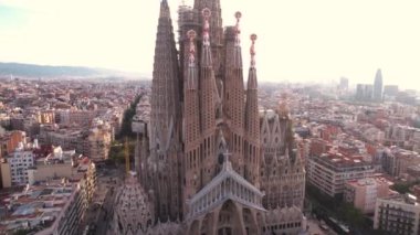 Sagrada Familia, Barselona, İspanya. Sabah 4 'te Iconic Christian Landmark' ın hava görüntüsü