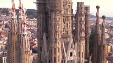 Barcelona, İspanya, Sagrada Familia, Iconic Landmark Towers 'ın Hava Görüntüsünü Kapat