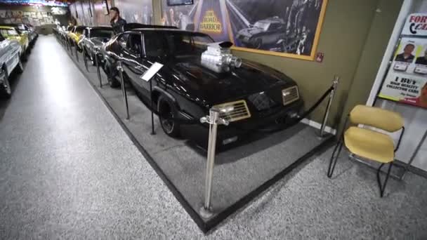 Автомобиль Ford Falcon 1972 Года Использовавшийся Mad Max Road Warrior — стоковое видео