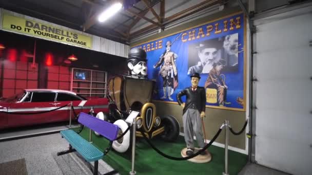 Чарли Чаплин Протаранил Автомобиль Музее Мбаппе — стоковое видео