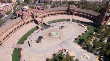 Plaza de Espana, Seville, İspanya. Iconic Meydanı, Binalar ve Çeşme 4k Hava Görüntüsü