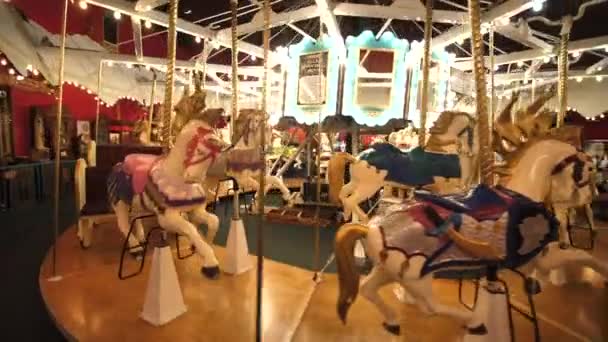 Carrusel Histórico 1927 Allan Herschell Carrusel Spinning Museum Exhibit — Vídeos de Stock