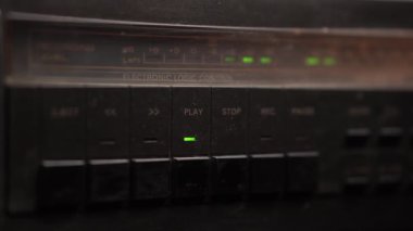 Vintage Cassette Player 'da VU Metre ile Oynat ve Başlat düğmesine bas, 4K Kapat