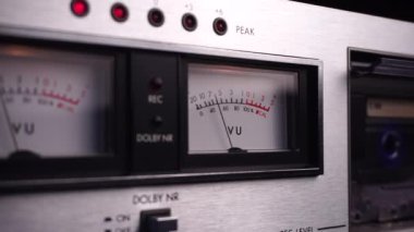 Stereo VU Metroları ve Vintage Güverte Oyuncusunda Zirve Seviyesi, 4k Kapat