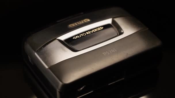 Aiwa Walkman Odtwarzacz Taśm Magnetofonowych Portable Audio Lat Close — Wideo stockowe