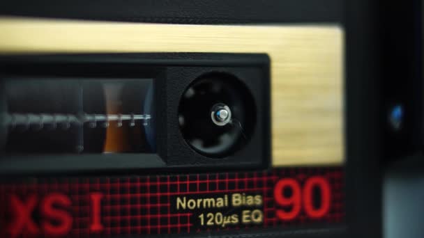 プレーヤーレコーダー4Kでオーディオカセットテープ 再生または録音を閉じる — ストック動画