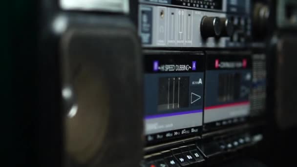 Duplo Deck Boombox Audio Cassette Player Gravador Close 60Fps — Vídeo de Stock