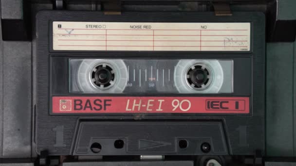 Fita Cassete Áudio Basf Reproduzindo Som Gravação Música Close — Vídeo de Stock