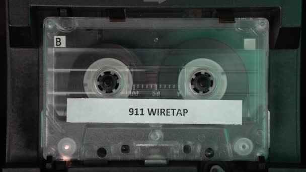 Fita Cassete Áudio Com Gravação Escuta Chamada 911 Tocando Leitor Videoclipe