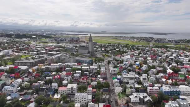 Reykjavik Zlanda Şehir Merkezinin Hava Görüntüsü Kilise Binalar Atışı Kuruluyor Telifsiz Stok Video