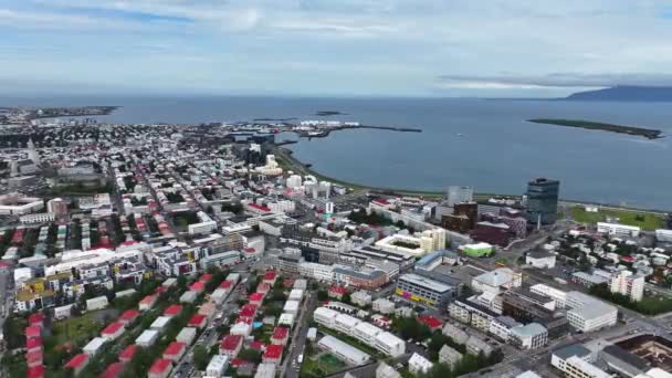 레이캬비크 아이슬란드 해안선과 항구를 사무실 건물의 60Fps — 비디오