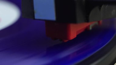 Mavi Spinning Vinil Plağı ve Gramofon İğnesi, Makro Kapatma 4K