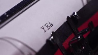 Yıl 1940, Vintage Daktilo ile Beyaz Kağıt, Makro Yakın 4k