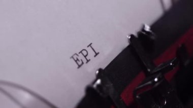 Bölüm 2, Beyaz Kağıt ve Vintage Daktilo, Yazma Senaryosu veya Roman, Kapat