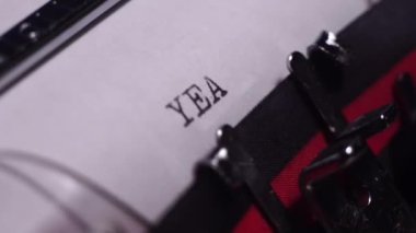 Yıl 1945, Beyaz Kağıt 'ta Eski Daktilo, Makro Yakın 4K