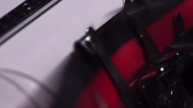 Yıl 1947, Vintage Daktilo ile Beyaz Kağıt, Makro Yakın 4K