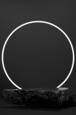 Kaya taşı podyumu Boş ürün rafı ayakta duruyor.