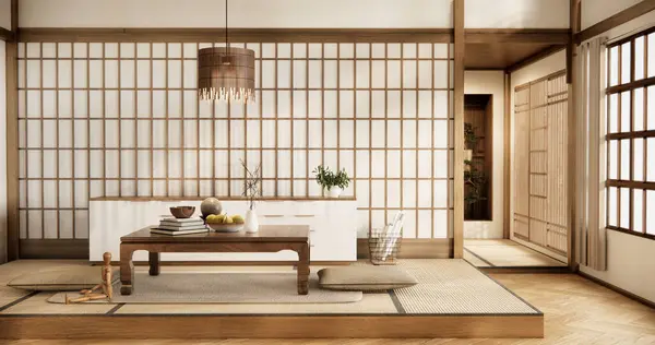 Japon usulü ahşap oda paspaslı yastık ve masa..