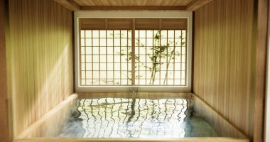 Ahşap Japon banyosu modern Onsen minimal tarzı