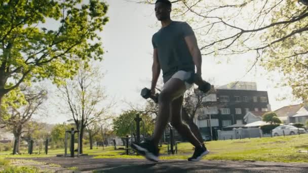 Athletic Young Black Man Sportswear Doing Lunges Dumbbells Pavement Park — Video