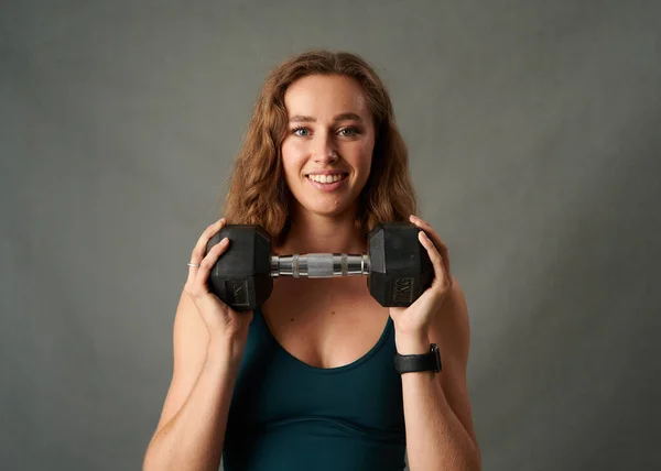Portrait Young Caucasian Woman Wearing Sports Bra Smiling While Holding — 图库照片