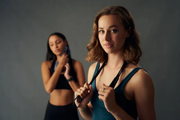 Confident Young Women Wearing Sportswear Holding Jump Rope Shoulder While — Fotografia de Stock