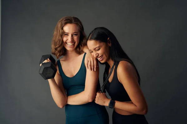 Happy Young Women Wearing Sports Clothing Laughing While Holding Dumbbell — Fotografia de Stock