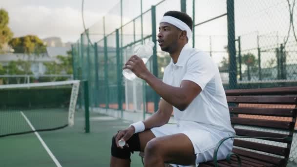 Young Black Man Sports Clothing Taking Break Drinking Water Tennis — Vídeo de stock