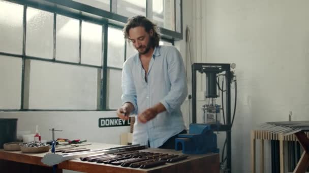 Young Caucasian Man Wearing Shirt Assembling Merchandise Machinery Next Window — Stock Video