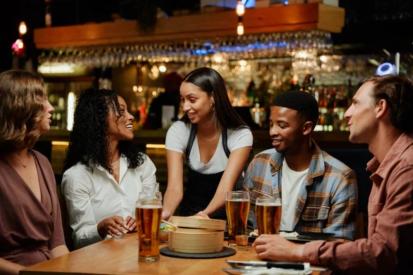 Happy Young Multiracial Group Friends Wearing Casual Clothing Getting Dinner — Stock Photo, Image