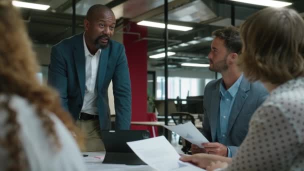 Multiracial Group Coworkers Businesswear Talking Digital Tablet Corporate Meeting Office — Stock Video
