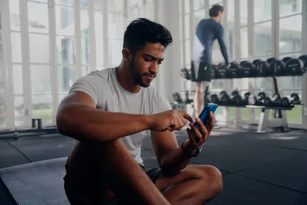 Two Multiracial Young Men Wearing Sportswear Using Mobile Phone Next — Stock Photo, Image