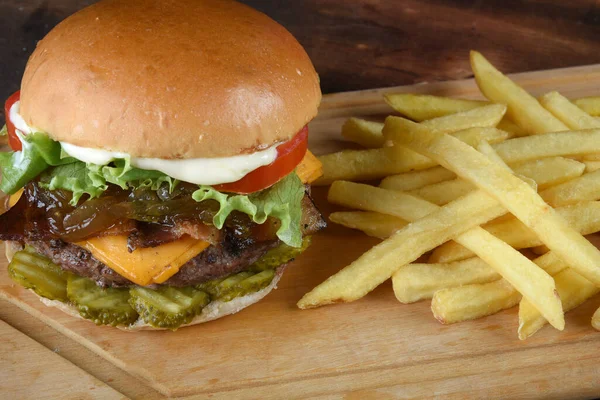 Burger Bœuf Avec Pain Sandwich Salade Oignon Fromage Fast Food — Photo