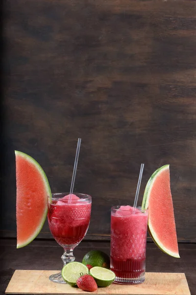 Morango Natural Melancia Suco Frutas Vermelhas Bebida Frutas Frescas Com — Fotografia de Stock