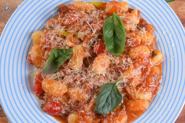 Pasta Italiana Salsa Roja Con Queso Parmesano Tomate Albahaca Hierbas —  Fotos de Stock