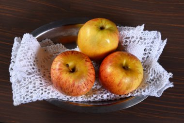 Kırmızı elma lezzetli doğal meyve vejetaryen sağlıklı yiyecek