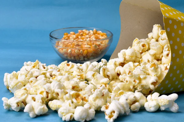 Happy Food Popcorn Auf Den Tisch Gefallen — Stockfoto