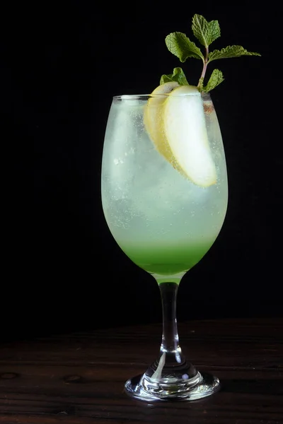 Napój Alkoholowy Owoce Cytrusowe Orzeźwiający Ginekolog Wódka Mojito Limonka Koktajl — Zdjęcie stockowe